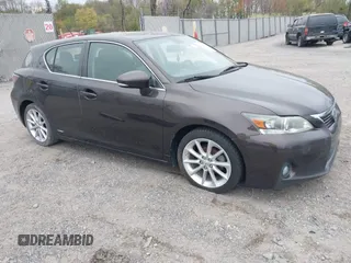 2013 Lexus CT 200h z VIN JTHKD5BH2D2140704, wystawiony jako IAAI lot #42078065 z przebiegiem 203 835 mil mil oraz . Historia ofert i sprzedaży dostępna na DreamBid. Obrazek 1.