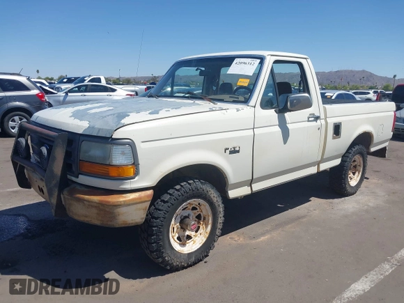 1992 Ford F-150 with VIN 1FTEF14H0NLA47691, listed as a IAAI auction lot 42096312 with 1 mi miles. Bid and sale history available at carsss.com. Image 2.