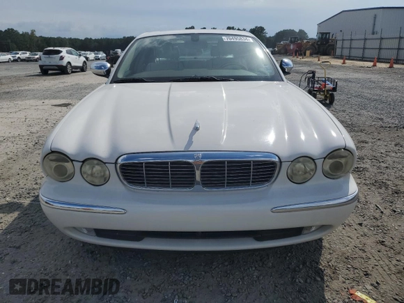 2005 Jaguar XJ VDP with VIN SAJWA82C35SG47022, listed as a Copart auction lot 70495834 with 175,668 mi miles and Salvage Title. Bid and sale history available at carsss.com. Image 5.