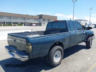 1995 Toyota Tacoma with VIN 4TAUN53B5SZ082797, listed as a IAAI auction lot 42660124 with 181,066 mi miles and . Bid and sale history available at DreamBid. Image 4.