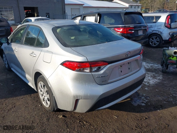 2021 Toyota Corolla LE with VIN JTDEPMAE7MJ173131, listed as a IAAI auction lot 41372716 with 58,677 mi miles. Bid and sale history available at carsss.com. Image 3.