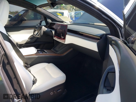 2022 Tesla Model X with VIN 7SAXCDE54NF342256, listed as a IAAI auction lot 41991212 with 28,740 mi miles and . Bid and sale history available at DreamBid. Image 5.