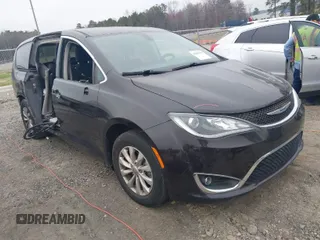 2019 Chrysler Pacifica Touring Plus z VIN 2C4RC1FG1KR541611, wystawiony jako IAAI lot #41802784 z przebiegiem 96 767 mil mil oraz . Historia ofert i sprzedaży dostępna na DreamBid. Obrazek 1.