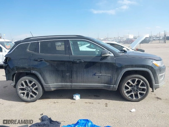 2018 Jeep Compass Limited with VIN 3C4NJDCB4JT298547, listed as a IAAI auction lot 41733315 with 82,972 mi miles. Bid and sale history available at carsss.com. Image 13.