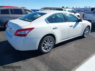 2009 Nissan Maxima 3.5 S with VIN 1N4AA51E09C830987, listed as a IAAI auction lot 41385239 with 111,304 mi miles. Bid and sale history available at carsss.com. Image 4.