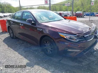 2019 Kia Optima LX z VIN 5XXGT4L38KG320364, wystawiony jako IAAI lot #42150783 z przebiegiem 103 089 mil mil oraz . Historia ofert i sprzedaży dostępna na DreamBid. Obrazek 1.