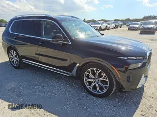 2024 BMW X7 xDrive40i z VIN 5UX23EM07R9V08996, wystawiony jako Copart lot #56997025 z przebiegiem 27 719 mil mil oraz Tytuł czysty. Historia ofert i sprzedaży dostępna na DreamBid. Obrazek 4.