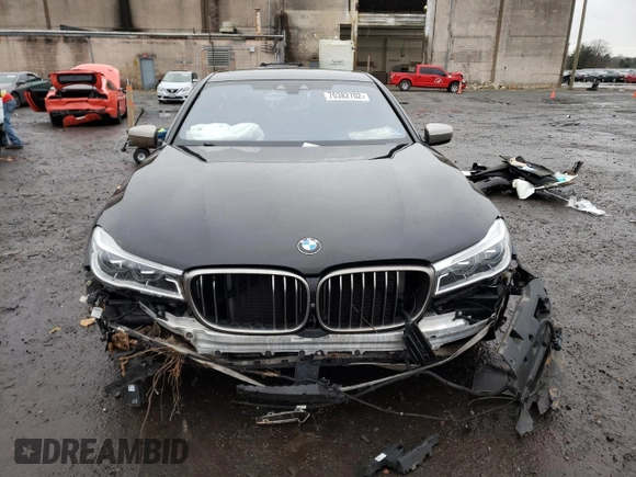 2018 BMW 7 Series M760i xDrive with VIN WBA7H6C58JG614544, listed as a Copart auction lot 70382702 with 0 mi miles. Bid and sale history available at carsss.com. Image 5.