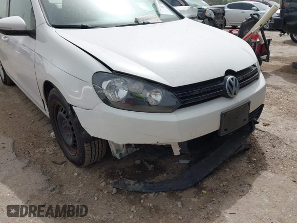 2013 Volkswagen Golf w/Conv & Sunroof z VIN WVWDB7AJ3DW137562, wystawiony jako IAAI lot #41831089 z przebiegiem 121 647 mil mil oraz . Historia ofert i sprzedaży dostępna na DreamBid. Obrazek 6.