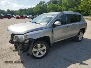 2016 Jeep Compass Latitude z VIN 1C4NJDEB1GD631220, wystawiony jako Copart lot #62101755 z przebiegiem 85 057 mil mil oraz Szkoda całkowita • Salvage title. Historia ofert i sprzedaży dostępna na DreamBid. Obrazek 1.