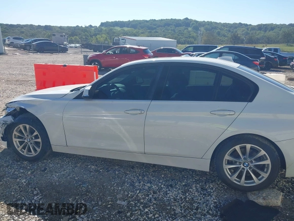 2017 BMW 3 Series 320i z VIN WBA8E1G50HNU14757, wystawiony jako IAAI lot #40429182 z przebiegiem 118 032 mil mil oraz . Historia ofert i sprzedaży dostępna na DreamBid. Obrazek 14.