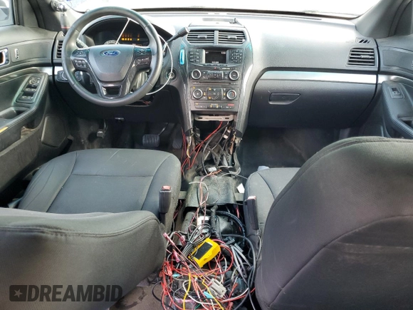 2017 Ford Police Interceptor Utility z VIN 1FM5K8AR3HGB15573, wystawiony jako Copart lot #53167325 z przebiegiem 89 342 mil mil oraz Szkody całkowita. Historia ofert i sprzedaży dostępna na DreamBid. Obrazek 8.
