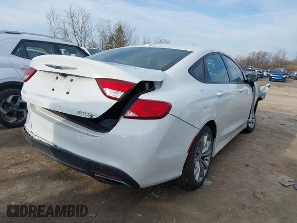 2016 Chrysler 200 S with VIN 1C3CCCBB6GN141810, listed as a IAAI auction lot 41819923 with 95,342 mi miles. Bid and sale history available at carsss.com. Image 4.