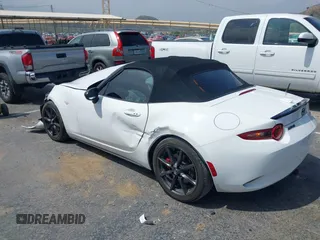 2016 Mazda MX-5 Miata Club z VIN JM1NDAC75G0113400, wystawiony jako IAAI lot #42143080 z przebiegiem 48 579 mil mil oraz . Historia ofert i sprzedaży dostępna na DreamBid. Obrazek 3.