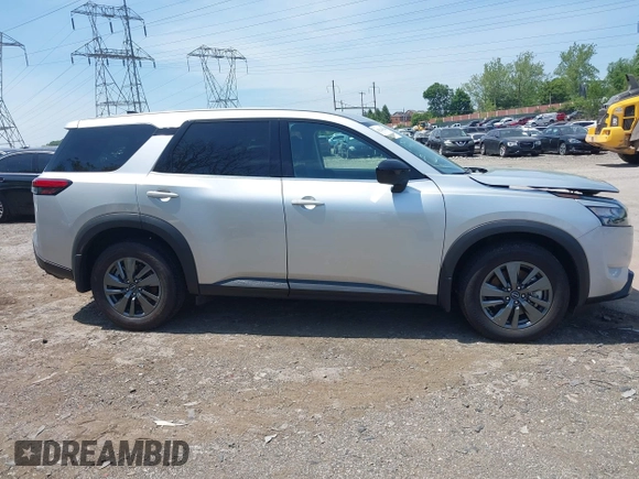2024 Nissan Pathfinder S z VIN 5N1DR3ACXRC251780, wystawiony jako IAAI lot #42245940 z przebiegiem 7 871 mil mil oraz . Historia ofert i sprzedaży dostępna na DreamBid. Obrazek 14.