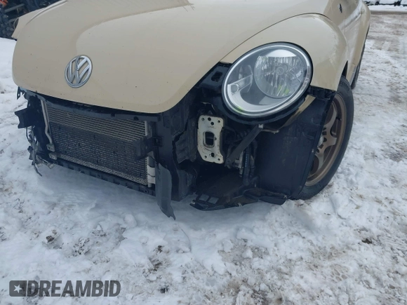 2019 Volkswagen Beetle S с VIN 3VWFD7AT1KM703684, выставлен на аукционе IAAI как лот 41571691 с пробегом 111 180 миль миль и . История ставок и продаж доступна на DreamBid. Изображение 6.