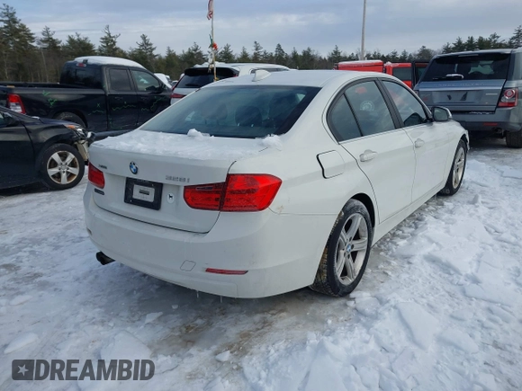 2015 BMW 3 Series 328i xDrive with VIN WBA3B5G56FNS14621, listed as a IAAI auction lot 41559125 with 89,749 mi miles. Bid and sale history available at carsss.com. Image 4.