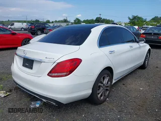 2015 Mercedes-Benz C 300 Luxury z VIN 55SWF4KB0FU010485, wystawiony jako IAAI lot #42773611 z przebiegiem 91 343 mil mil oraz . Historia ofert i sprzedaży dostępna na DreamBid. Obrazek 4.