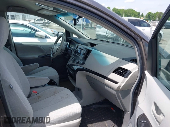 2011 Toyota Sienna LE AAS with VIN 5TDKK3DC1BS164723, listed as a IAAI auction lot 42145480 with 220,349 mi miles. Bid and sale history available at carsss.com. Image 5.