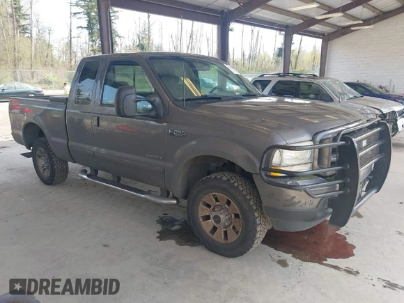 2003 Ford Super Duty F-250 XL with VIN 1FTNX21F33EA22565, listed as a IAAI auction lot 42004045 with 252,604 mi miles. Bid and sale history available at carsss.com. Image 1.