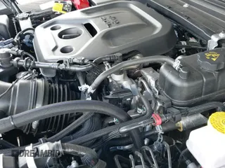 2025 Jeep Wrangler Sahara с VIN 1C4PJXEN7SW518700, выставлен на аукционе IAAI как лот 43325248 с пробегом 11 580 миль миль и . История ставок и продаж доступна на DreamBid. Изображение 19.