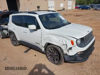 2015 Jeep Renegade Latitude with VIN ZACCJABT5FPC05470, listed as a IAAI auction lot 42030195 with 89,646 mi miles. Bid and sale history available at carsss.com. Image 1.