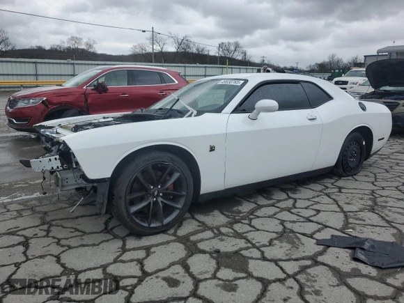 2016 Dodge Challenger R/T Scat Pack z VIN 2C3CDZFJ4GH249479, wystawiony jako Copart lot #49830765 z przebiegiem Nie podano mil oraz Szkody całkowita. Historia ofert i sprzedaży dostępna na DreamBid. Obrazek 1.