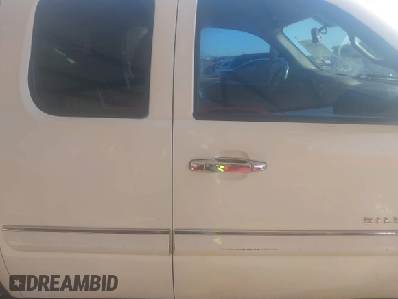 2010 Chevrolet Silverado 1500 LT with VIN 1GCSCSE02AZ299105, listed as a IAAI auction lot 41402009 with 201,673 mi miles and . Bid and sale history available at DreamBid. Image 13.