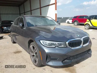 2021 BMW 3 Series 330i z VIN 3MW5R1J03M8B48135, wystawiony jako IAAI lot #41878583 z przebiegiem 33 719 mil mil oraz . Historia ofert i sprzedaży dostępna na DreamBid. Obrazek 1.