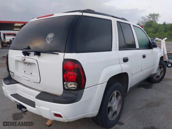 2008 Chevrolet TrailBlazer LT w/1LT with VIN 1GNDS13S782108928, listed as a IAAI auction lot 41999361 with 264,146 mi miles. Bid and sale history available at carsss.com. Image 4.