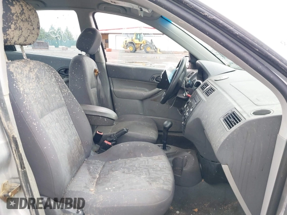 2005 Ford Focus S with VIN 1FAFP34N55W117628, listed as a IAAI auction lot 41882291 with 220,001 mi miles. Bid and sale history available at carsss.com. Image 5.