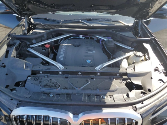 2024 BMW X7 xDrive40i with VIN 5UX23EM02R9V74498, listed as a Copart auction lot 52440245 with 9,613 mi miles and Salvage Title. Bid and sale history available at carsss.com. Image 12.