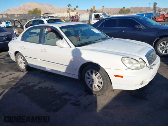 2002 Hyundai Sonata GLS with VIN KMHWF35H72A678701, listed as a IAAI auction lot 41335017 with 196,926 mi miles. Bid and sale history available at carsss.com. Image 1.