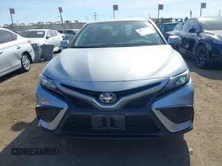 2023 Toyota Camry SE z VIN 4T1T11AK0PU153203, wystawiony jako IAAI lot #38763517 z przebiegiem 11 171 mil mil oraz . Historia ofert i sprzedaży dostępna na DreamBid. Obrazek 13.