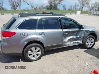 2011 Subaru Outback Premium z VIN 4S4BRCCC1B3376225, wystawiony jako IAAI lot #42080116 z przebiegiem 324 551 mil mil oraz . Historia ofert i sprzedaży dostępna na DreamBid. Obrazek 6.