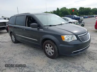 2011 Chrysler Town & Country Touring z VIN 2A4RR5DG0BR713131, wystawiony jako IAAI lot #42357792 z przebiegiem 160 000 mil mil oraz . Historia ofert i sprzedaży dostępna na DreamBid. Obrazek 1.