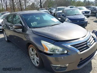 2013 Nissan Altima 3.5 SL with VIN 1N4BL3AP2DN547816, listed as a IAAI auction lot 41757780 with 143,238 mi miles. Bid and sale history available at carsss.com. Image 1.