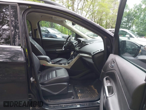 2013 Ford Escape SEL z VIN 1FMCU9H92DUA84826, wystawiony jako IAAI lot #42467606 z przebiegiem 172 334 mil mil oraz . Historia ofert i sprzedaży dostępna na DreamBid. Obrazek 5.