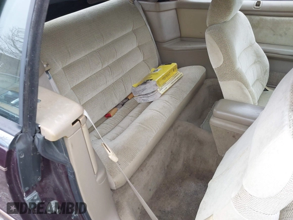 1995 Chrysler LeBaron z VIN 1C3EU4538SF504479, wystawiony jako IAAI lot #42045815 z przebiegiem 102 042 mil mil oraz . Historia ofert i sprzedaży dostępna na DreamBid. Obrazek 8.