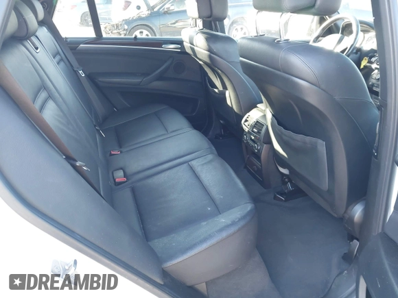 2011 BMW X5 35i with VIN 5UXZV4C52BL410497, listed as a IAAI auction lot 41995459 with 162,781 mi miles. Bid and sale history available at carsss.com. Image 8.