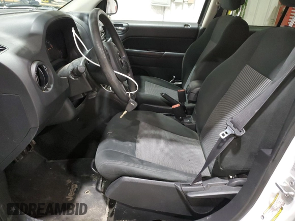 2016 Jeep Compass Sport z VIN 1C4NJDBB7GD635924, wystawiony jako Copart lot #43781395 z przebiegiem 118 097 mil mil oraz Szkoda całkowita • Salvage title. Historia ofert i sprzedaży dostępna na DreamBid. Obrazek 7.