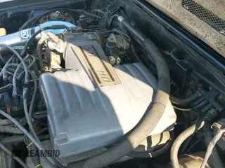 1987 Ford Mustang z VIN 1FABP40E4HF227990, wystawiony jako IAAI lot #42839831 z przebiegiem 105 422 mil mil oraz . Historia ofert i sprzedaży dostępna na DreamBid. Obrazek 13.