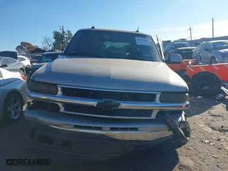 2005 Chevrolet Tahoe LT with VIN 1GNEC13T15R218984, listed as a IAAI auction lot 41017590 with 248,781 mi miles. Bid and sale history available at carsss.com. Image 12.