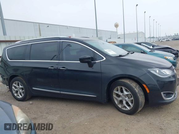 2018 Chrysler Pacifica Touring L Plus z VIN 2C4RC1EG7JR158093, wystawiony jako IAAI lot #41790088 z przebiegiem 116 772 mil mil oraz . Historia ofert i sprzedaży dostępna na DreamBid. Obrazek 14.