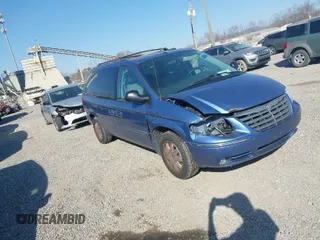 2007 Chrysler Town & Country LWB Limited with VIN 2A4GP64L87R217436, listed as a IAAI auction lot 41788581 with 102,319 mi miles. Bid and sale history available at carsss.com. Image 1.