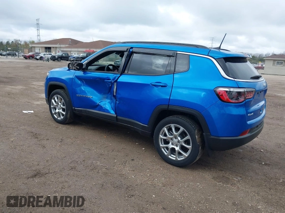 2023 Jeep Compass Latitude Lux z VIN 3C4NJDFN6PT513988, wystawiony jako IAAI lot #42166572 z przebiegiem 18 955 mil mil oraz . Historia ofert i sprzedaży dostępna na DreamBid. Obrazek 3.