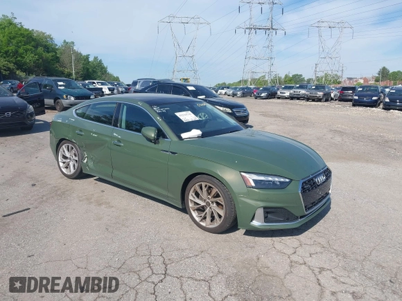 2022 Audi A5 Sportback Premium Plus z VIN WAUCBCF50NA032585, wystawiony jako IAAI lot #42234716 z przebiegiem 38 086 mil mil oraz . Historia ofert i sprzedaży dostępna na DreamBid. Obrazek 1.