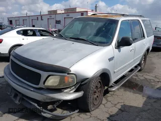 2000 Ford Expedition XLT with VIN 1FMRU1560YLC21781, listed as a IAAI auction lot 41558097 with 218,477 mi miles. Bid and sale history available at carsss.com. Image 2.