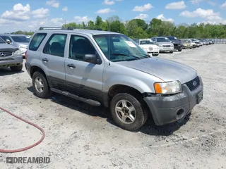 2003 Ford Escape XLS Popular with VIN 1FMYU02183KC05213, listed as a IAAI auction lot 41955134 with 305,524 mi miles. Bid and sale history available at carsss.com. Image 1.