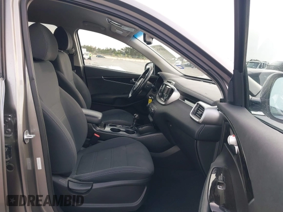 2018 Kia Sorento LX with VIN 5XYPGDA31JG426849, listed as a IAAI auction lot 41019262 with 102,366 mi miles. Bid and sale history available at carsss.com. Image 5.